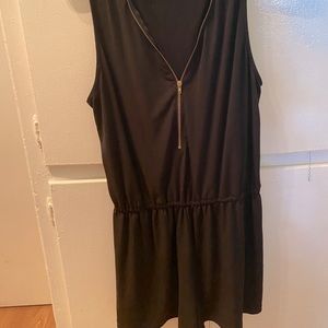 Black zipper sleeveless romper